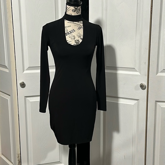 Express Longsleeve Bodycon Keyhole Dress - Picture 2 of 9